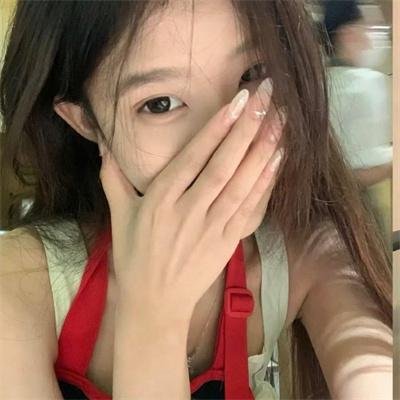 赤裸并存在著